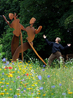 Agnes Keil, Monumentalskulptur `Leben ist Bewegung` - steht ohne weiteres Fundament